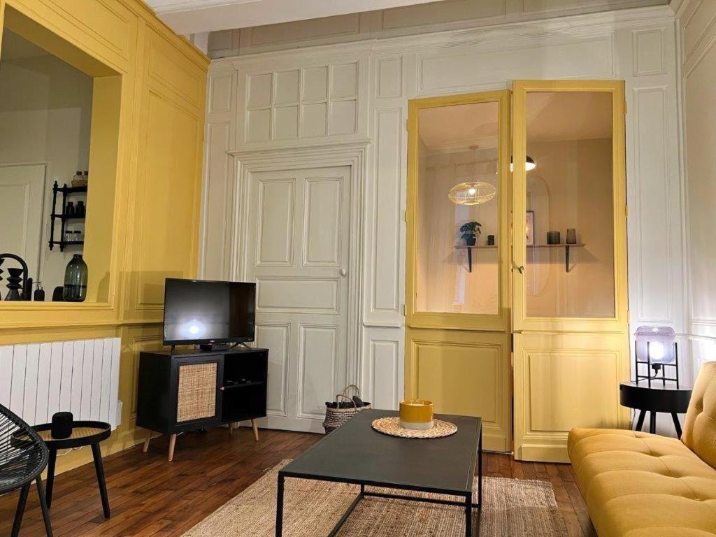 Апартаменты Le Boudoir De Clem Чалон-Сур-Салне Экстерьер фото