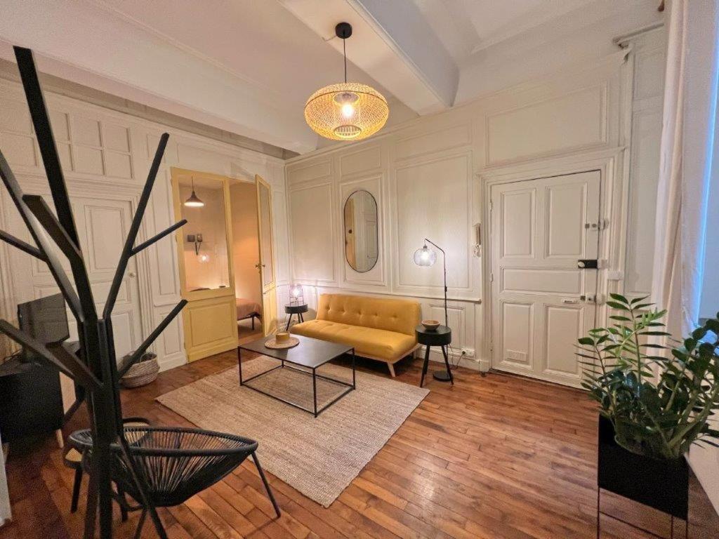 Апартаменты Le Boudoir De Clem Чалон-Сур-Салне Экстерьер фото